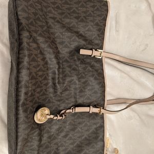 Large Michael Kors leather purse w/tons of Storage